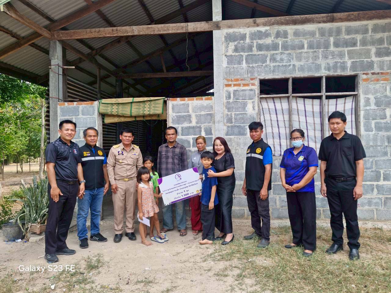 @รักที่สุด...ที่กุดชุม พช.กุดชุม  มอบทุนอุปการะเด็กชนบท ในพระราชูปถัมภ์ สมเด็จพระเทพรัตนราชสุดาฯ สยามบรมราชกุมารี