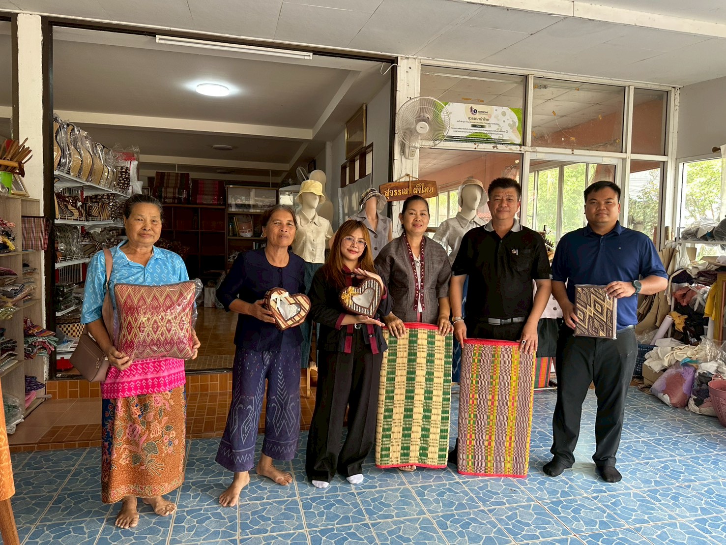 @รักที่สุด...ที่กุดชุม พช.ยโสธร ลงพื้นที่ อ.กุดชุม เสริมแกร่งผลิตภัณฑ์ภูมิปัญญา พัฒนาสู่มาตรฐานสากล